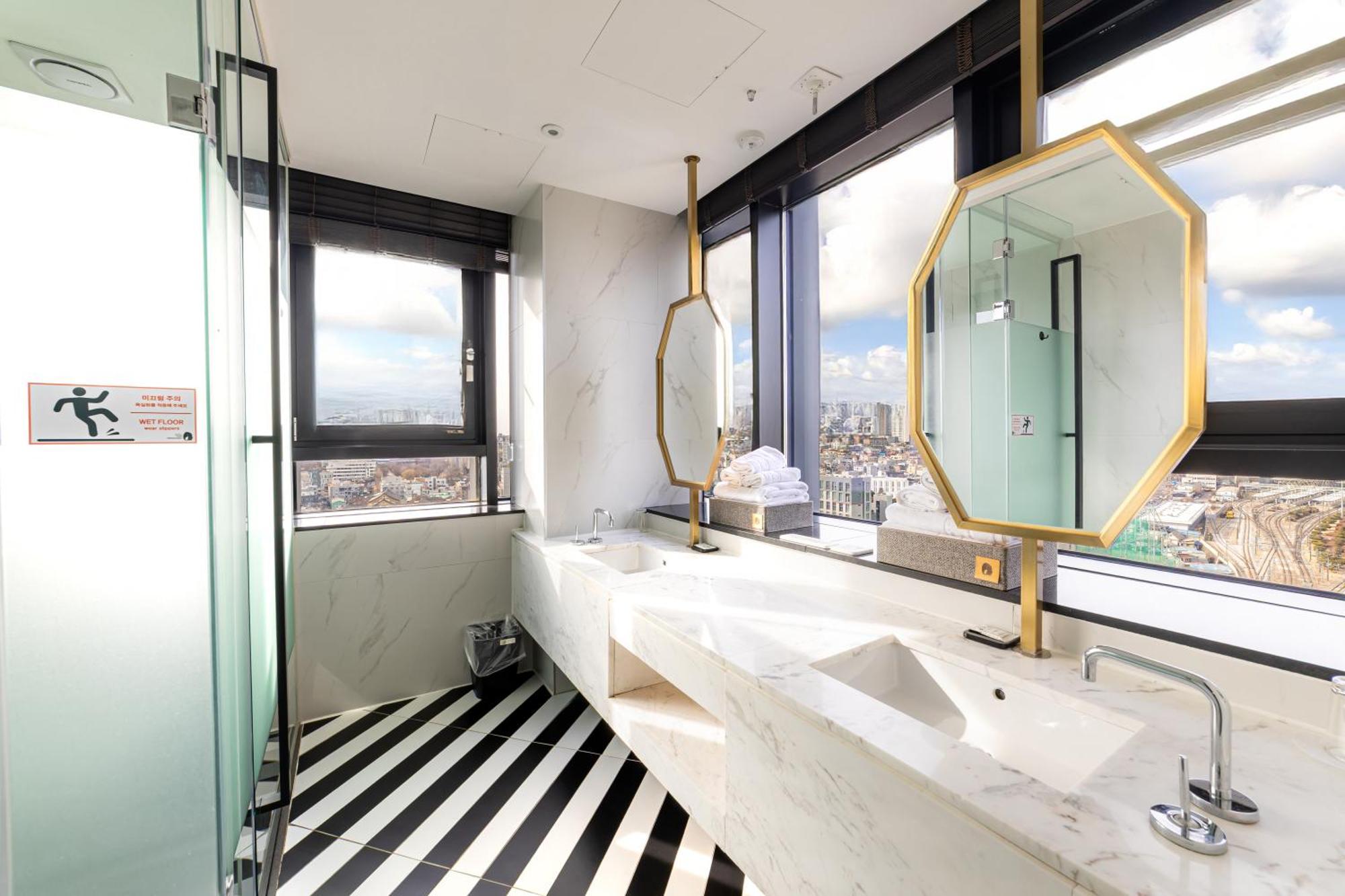 Hotel The Designers Seoul Station Екстер'єр фото